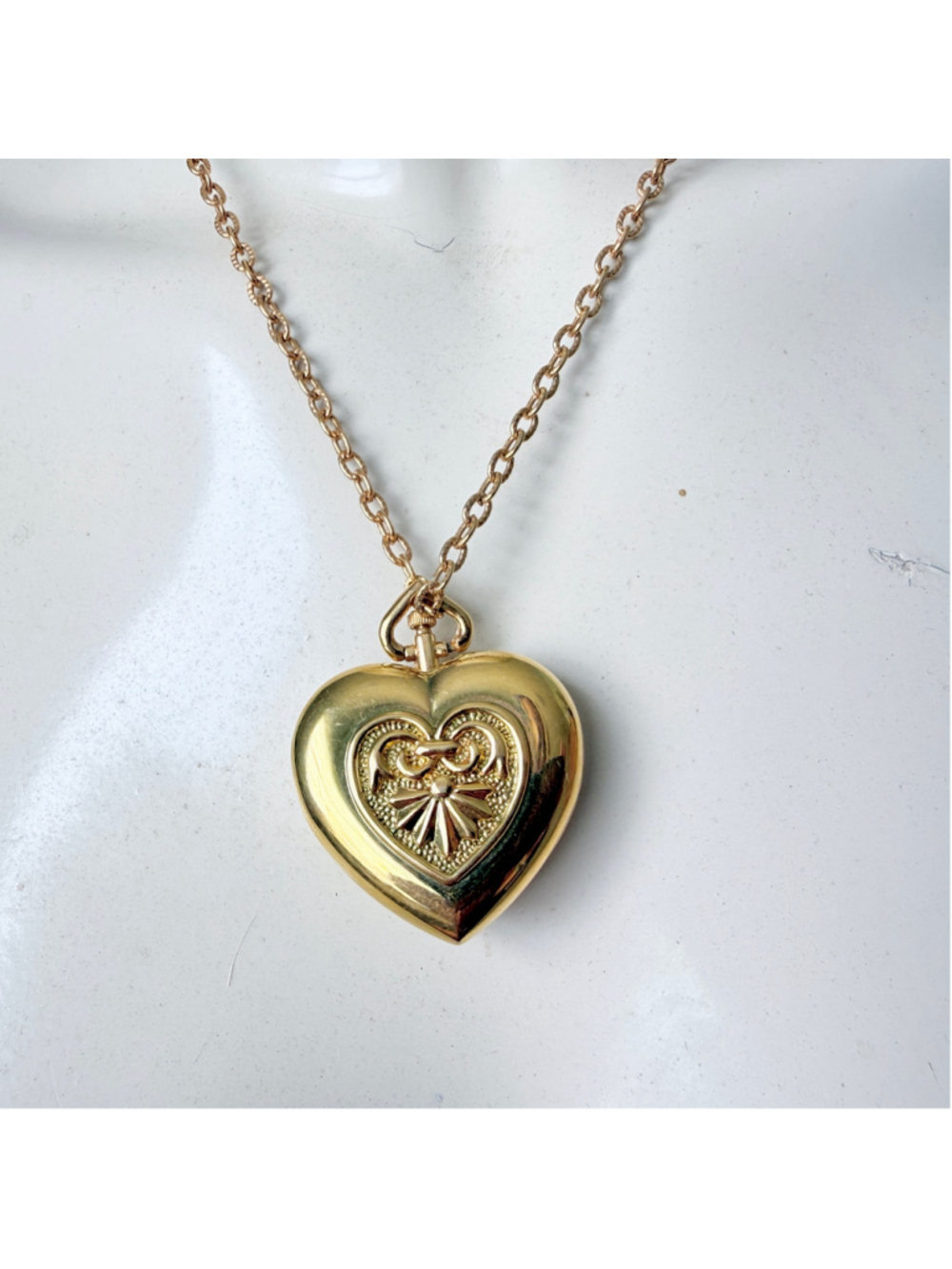 Vintage Avon Heart Watch Necklace Long Gold Tone Quartz Pendant Jewelry - Picture 3 of 10